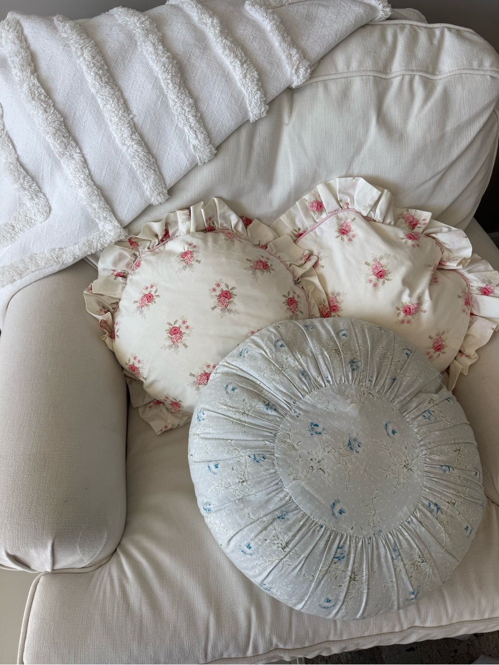 Rare Rachel Ashwell Shabby Chic Round Toss Pillow